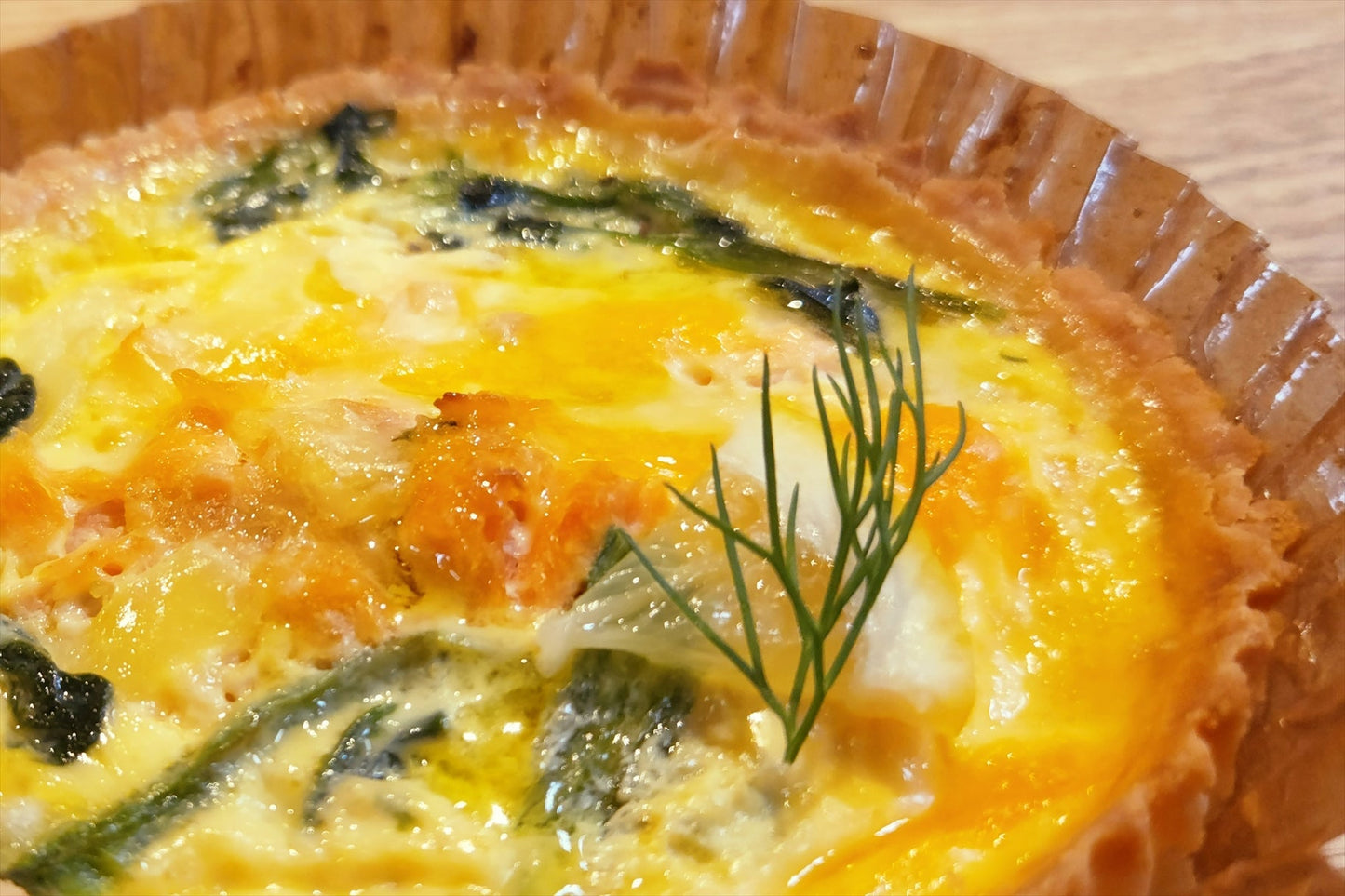 サーモンマリネとほうれん草のキッシュ-eat in